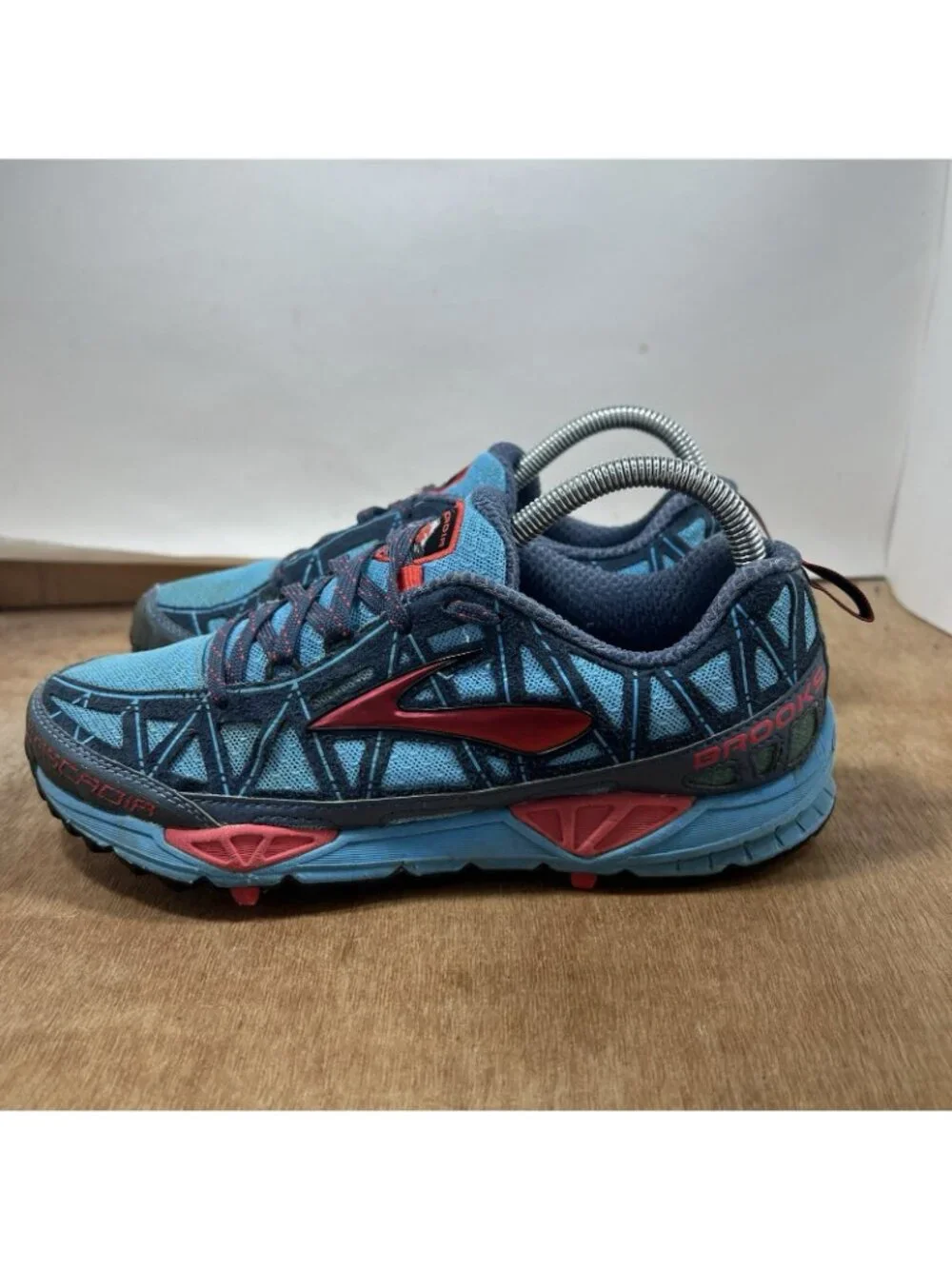 Brooks Cascadia 8 Women's Size 7.5 B (Medium) Trail Running Shoes Blue Red